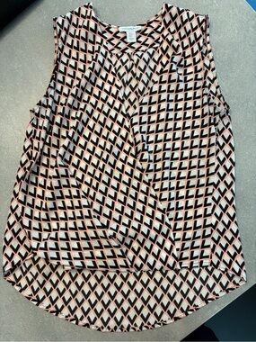 Carolina Belle Peach, Black & White Geometric Sleeveless blouse